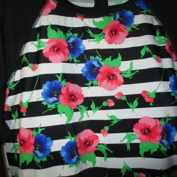 XL Size Womens Long Sleeve Swimsuit One-Piece w/shorts Swimwear - Picture 2 of 3